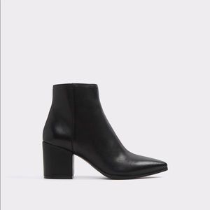 Ankle leather boots